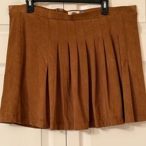 Old Navy Faux Suede Pleated Skater Skirt in Camel Brown